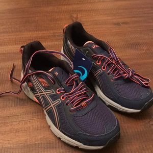 women’s ASICS Gel-Venture 6 running shoes. Size 6